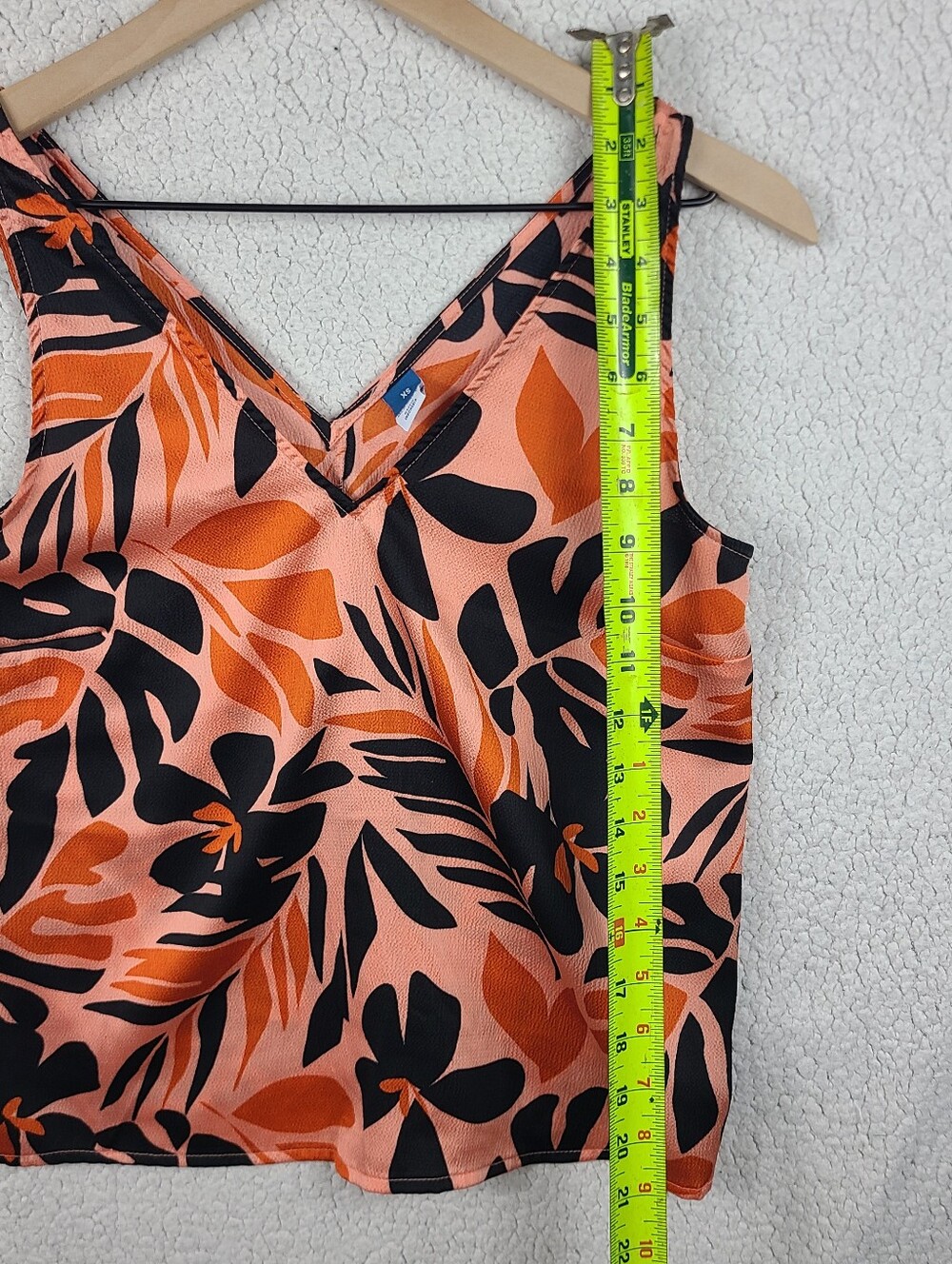 Old Navy Tropical Floral Satin V Neck Tank Top Peach Navy XS - Picture 2 of 9